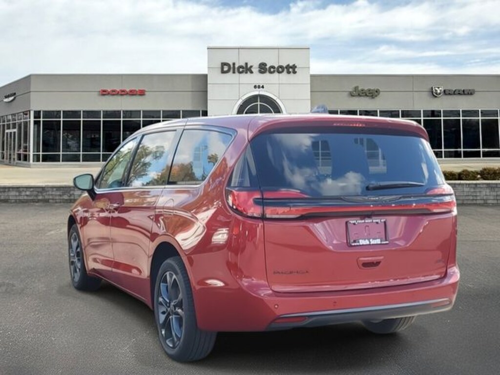 New 2026 Chrysler Pacifica Select Passenger Van