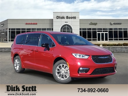 2026 Chrysler Pacifica Select Passenger Van