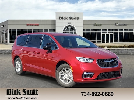 2026 Chrysler Pacifica Select Passenger Van
