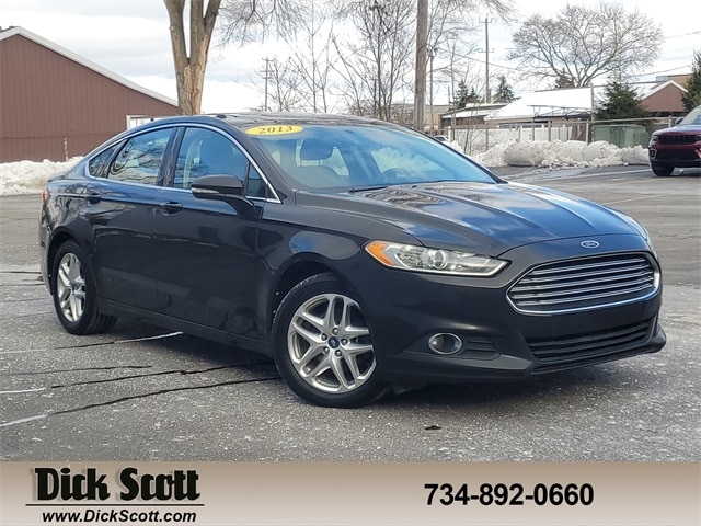 2013 Ford Fusion SE's photo