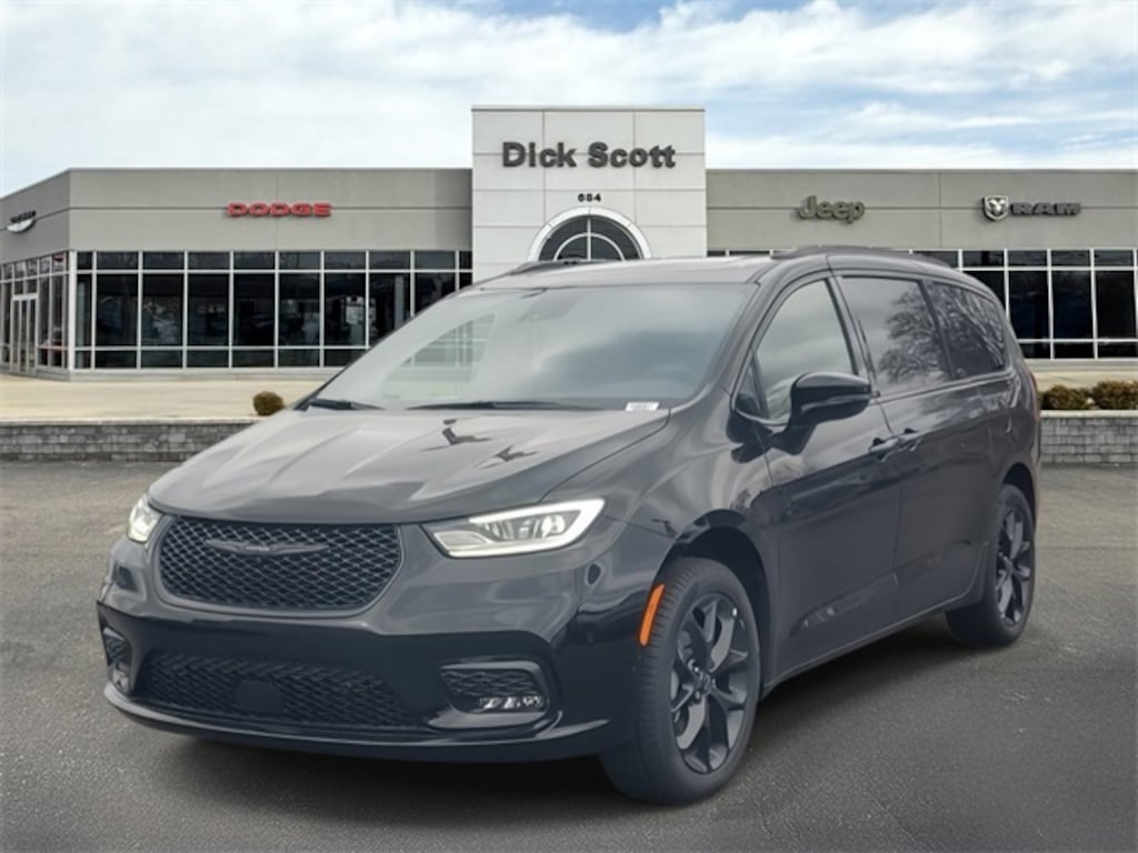 New 2026 Chrysler Pacifica Limited Passenger Van
