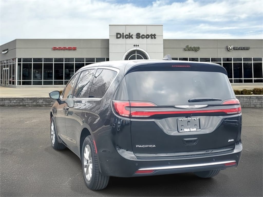 New 2026 Chrysler Pacifica Select Passenger Van