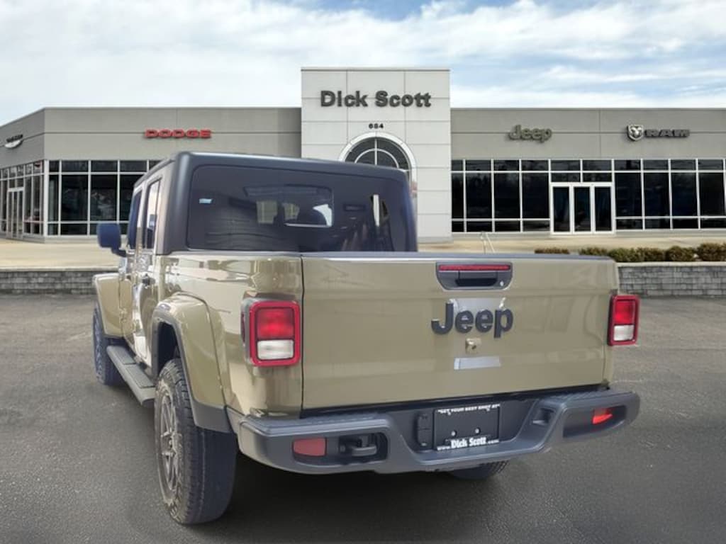 New 2026 Jeep Gladiator Sport Pickup