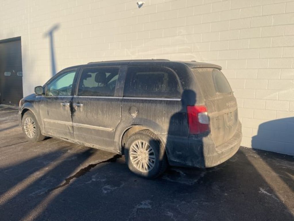 Used 2014 Chrysler Town & Country Touring-L Minivan/Van