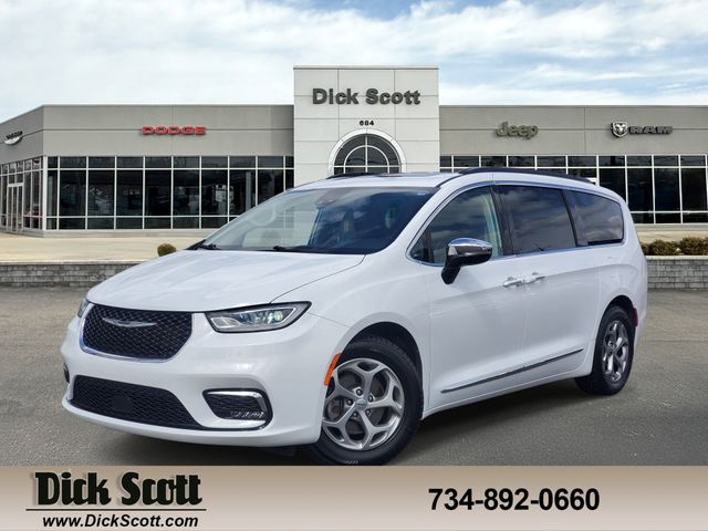 2023 Chrysler Pacifica Limited's photo
