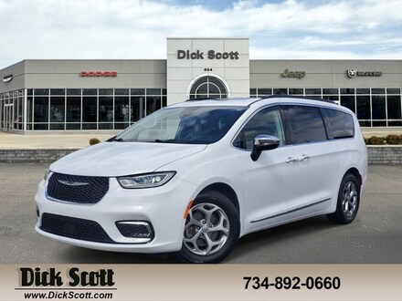 2023 Chrysler Pacifica Limited Minivan/Van