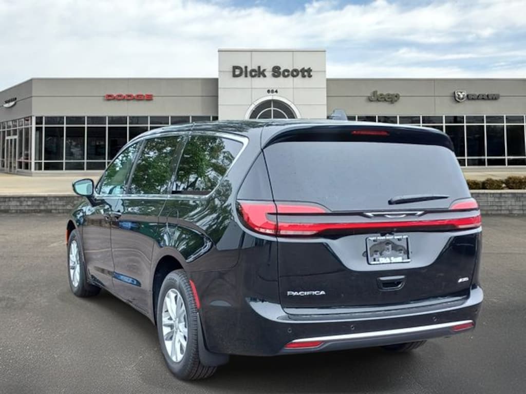 New 2027 Chrysler Pacifica Select Passenger Van