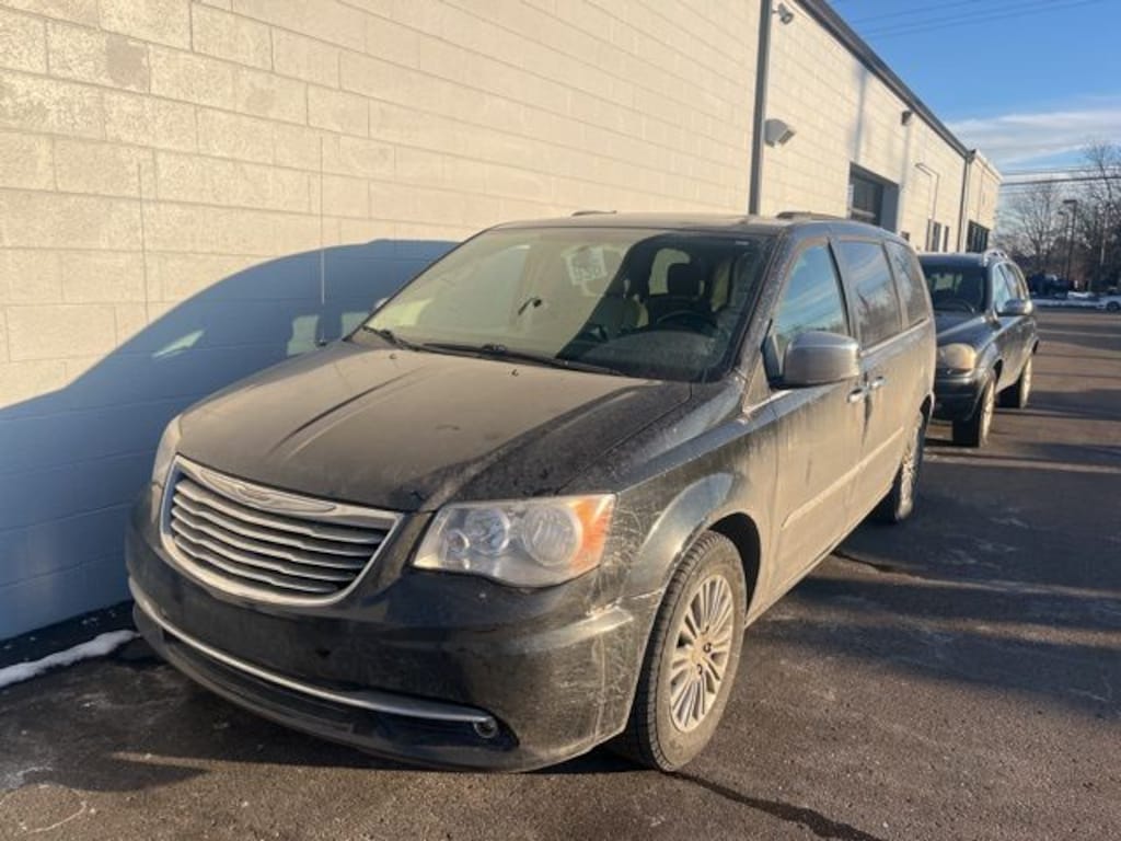 Used 2014 Chrysler Town & Country Touring-L Minivan/Van