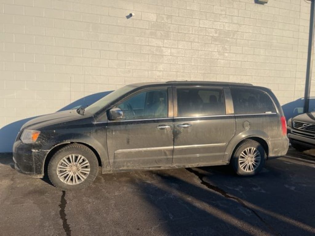 Used 2014 Chrysler Town & Country Touring-L Minivan/Van