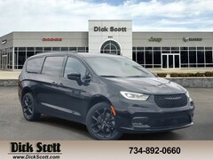 2026 Chrysler Pacifica Limited Passenger Van