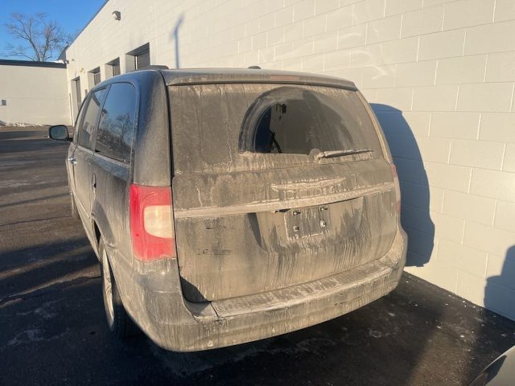 Used 2014 Chrysler Town & Country Touring-L Minivan/Van
