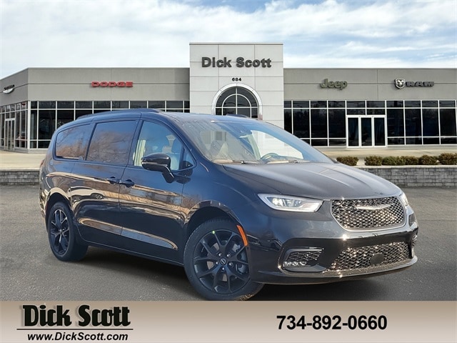 2026 Chrysler Pacifica Select's photo