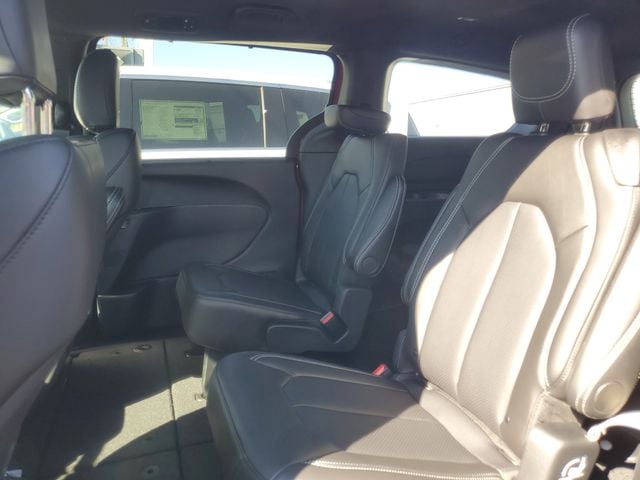 2026 Chrysler Pacifica Select - Photo 15
