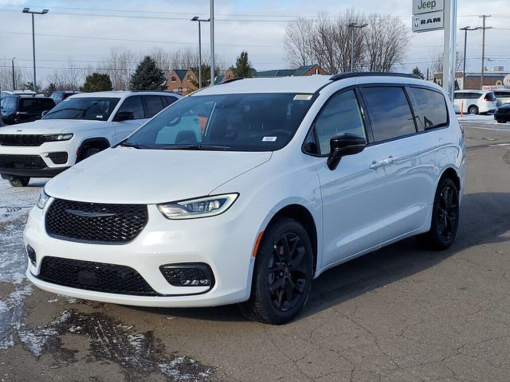 New 2026 Chrysler Pacifica Select Passenger Van