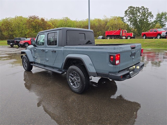2025 Jeep Gladiator Sport S photo 3