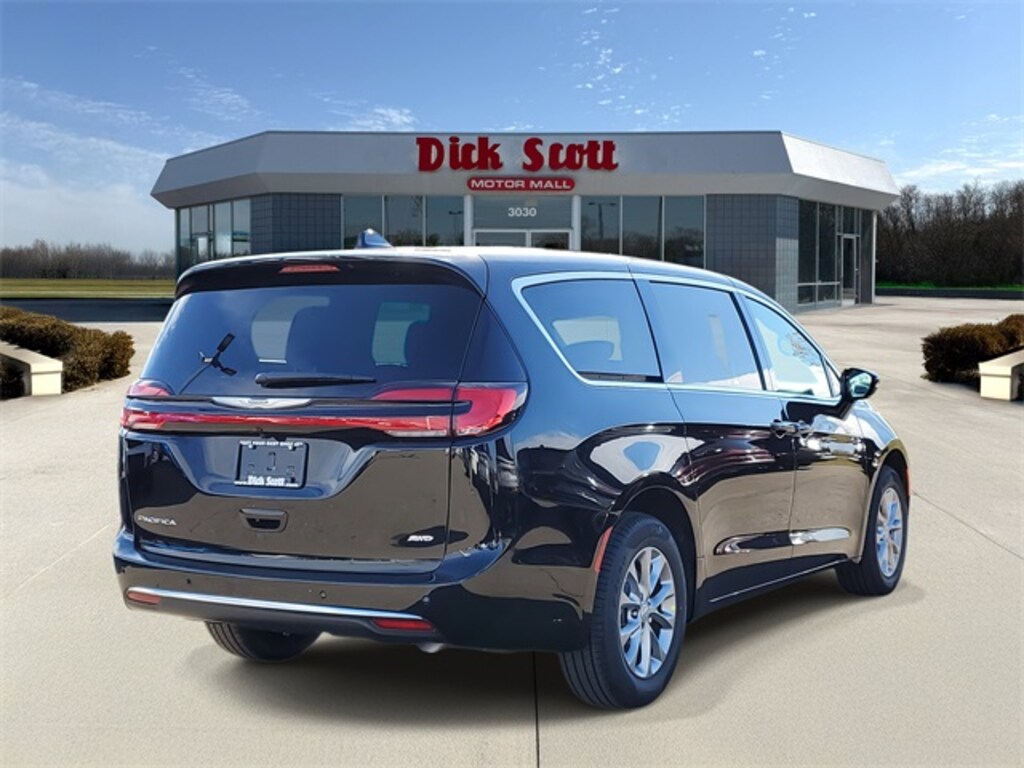 New 2026 Chrysler Pacifica Select Passenger Van