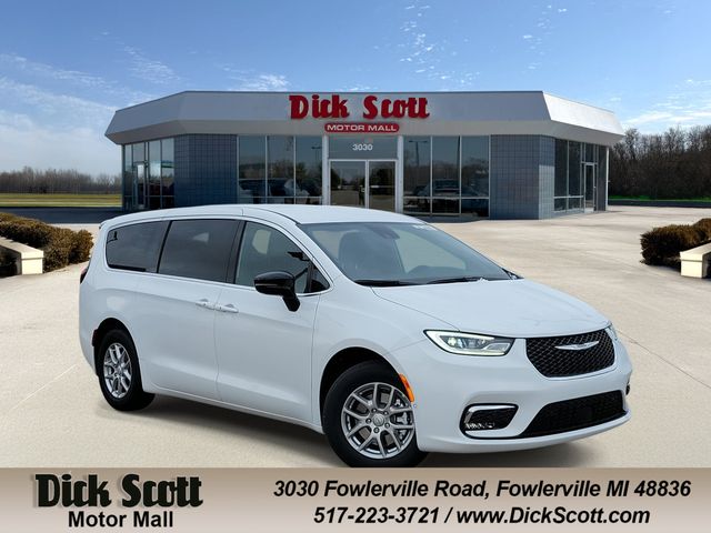 2026 Chrysler Pacifica Select's photo