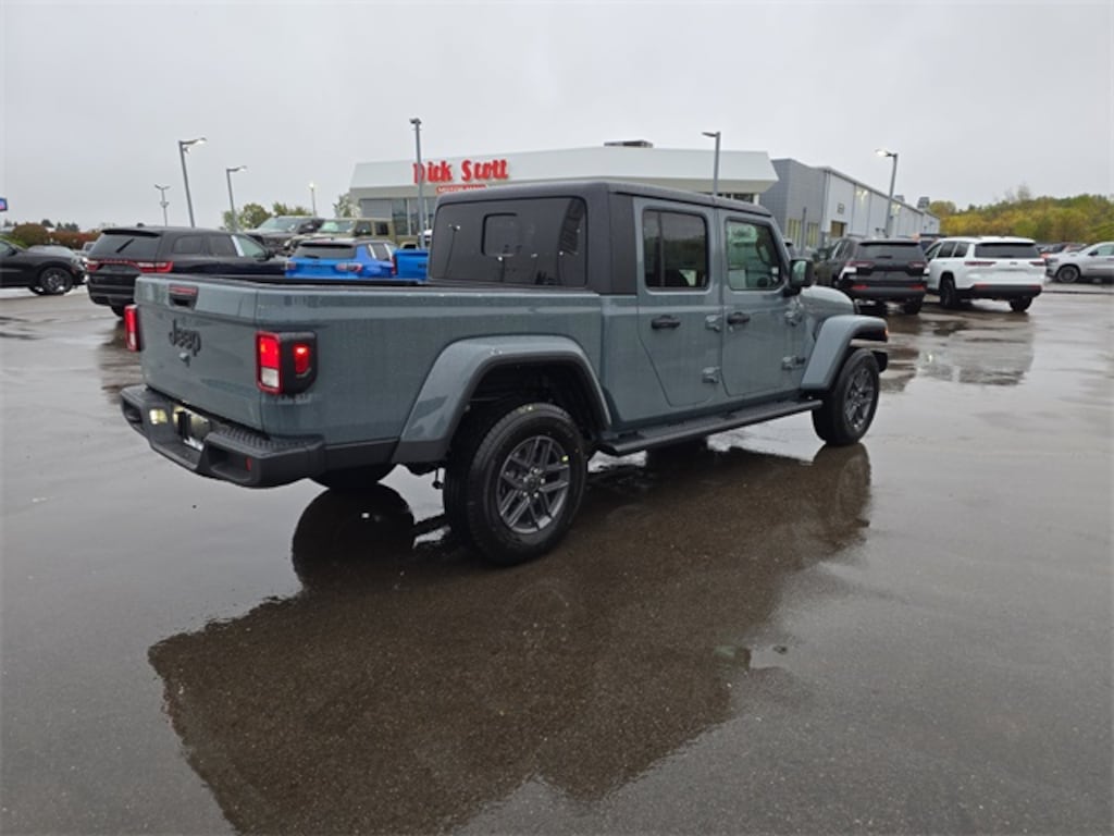New 2025 Jeep Gladiator Sport Pickup