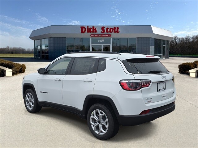 2026 Jeep Compass Latitude photo 3