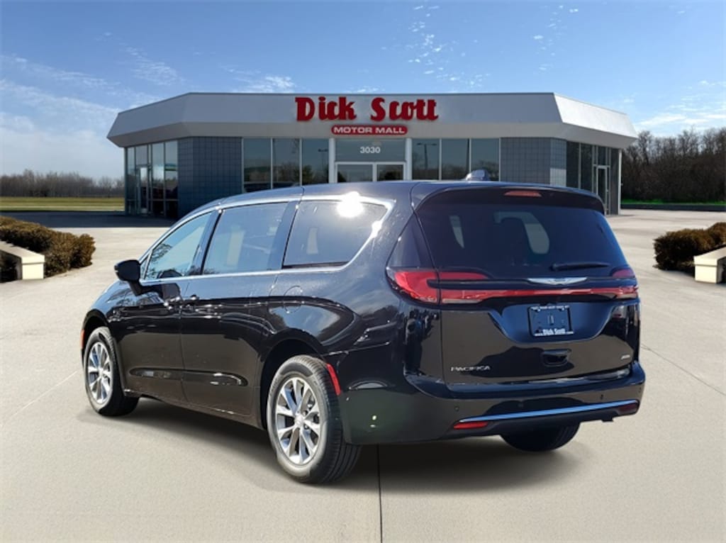 New 2026 Chrysler Pacifica Select Passenger Van