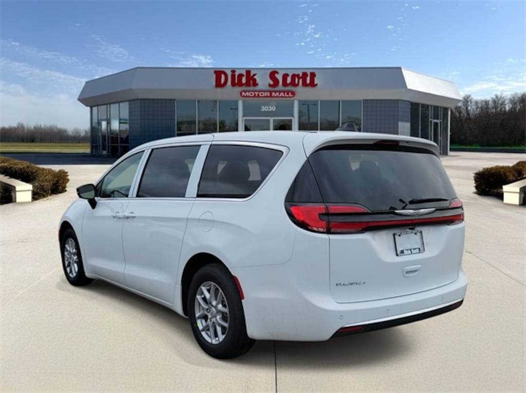 New 2026 Chrysler Pacifica Select Passenger Van