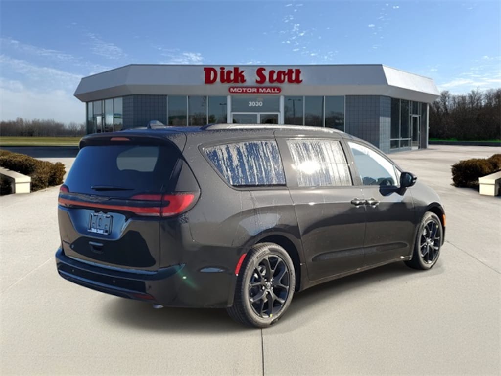 New 2026 Chrysler Pacifica Select Passenger Van