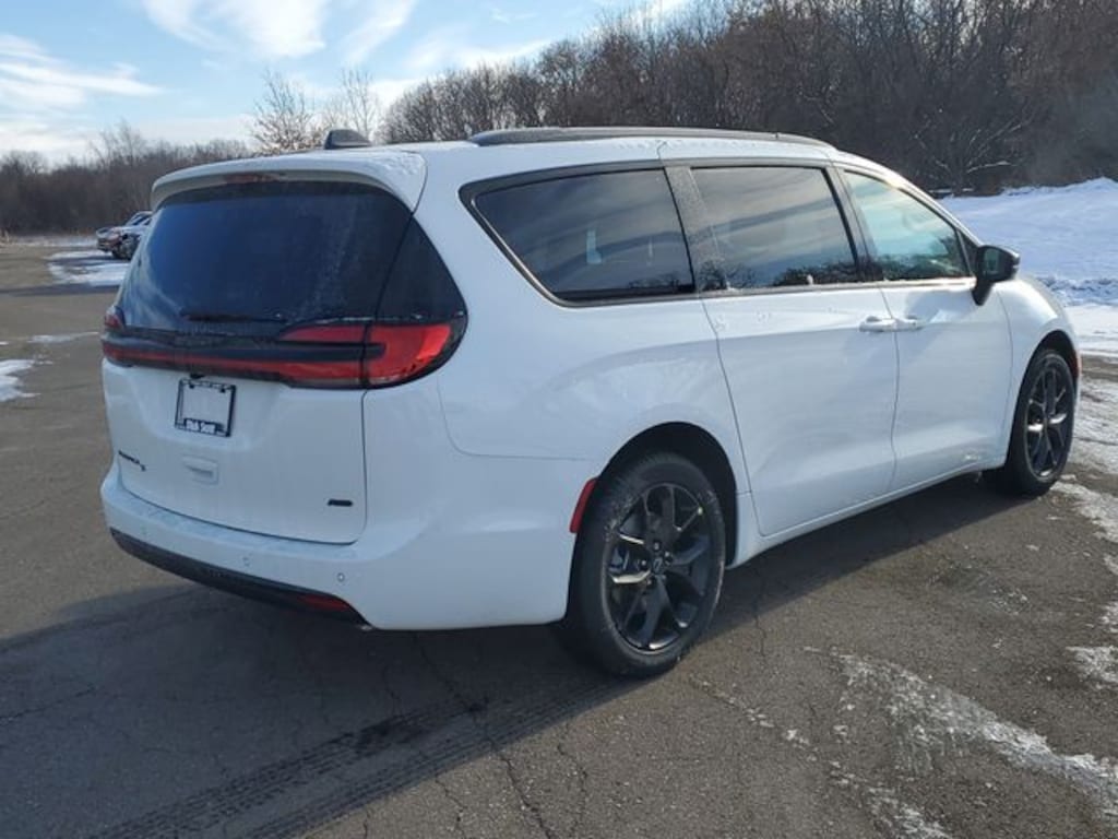 New 2026 Chrysler Pacifica Select Passenger Van