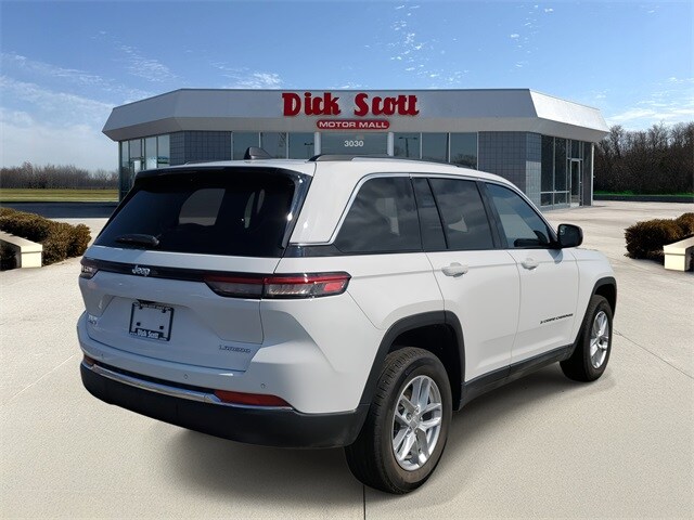 2023 Jeep Grand Cherokee Laredo photo 4