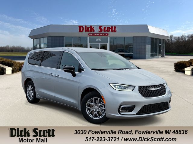 2026 Chrysler Pacifica Select's photo