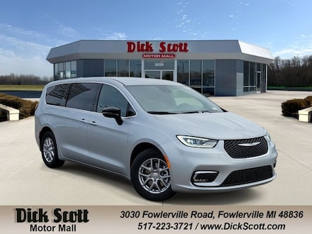 2026 Chrysler Pacifica Select Passenger Van