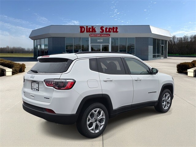 2026 Jeep Compass Latitude photo 4