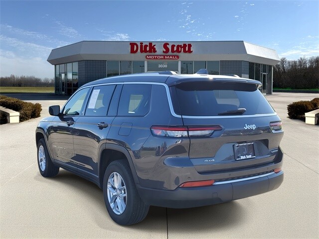 2023 Jeep Grand Cherokee Laredo photo 3