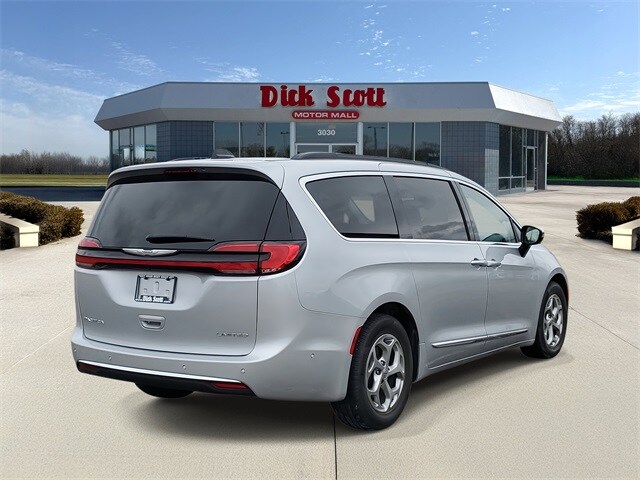 2023 Chrysler Pacifica Limited photo 4