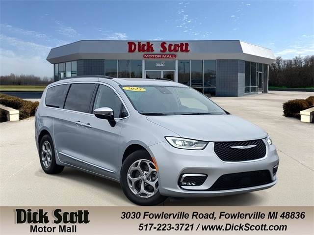 2023 Chrysler Pacifica Limited's photo