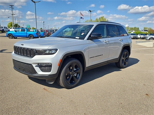 2025 Jeep Grand Cherokee Limited photo 2