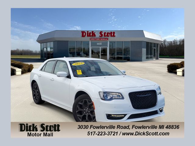 2023 Chrysler 300 Touring L AWD's photo