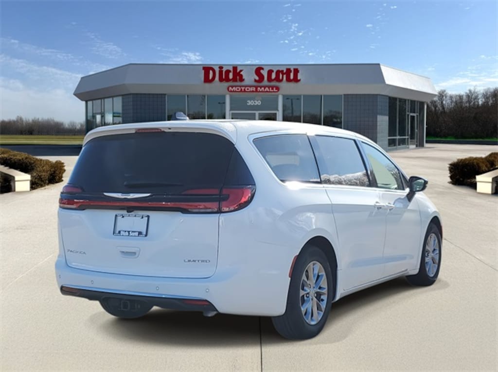 New 2026 Chrysler Pacifica Limited Passenger Van