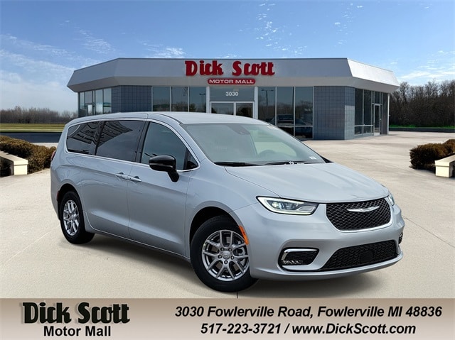 2026 Chrysler Pacifica Select's photo