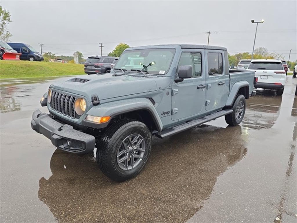 New 2025 Jeep Gladiator Sport Pickup