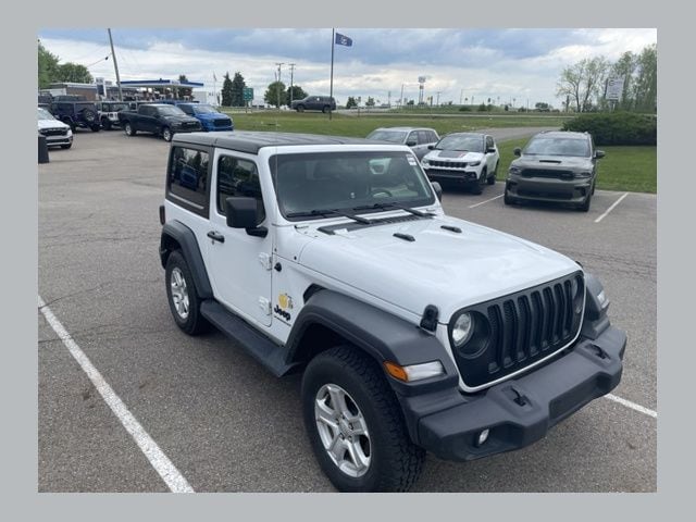 2023 Jeep Wrangler Sport's photo