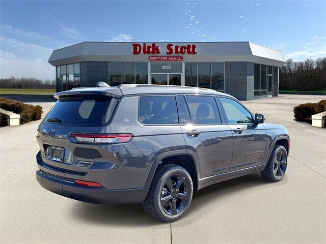2025 Jeep Grand Cherokee Limited photo 3