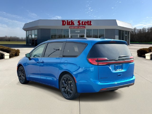 New 2027 Chrysler Pacifica Select Passenger Van
