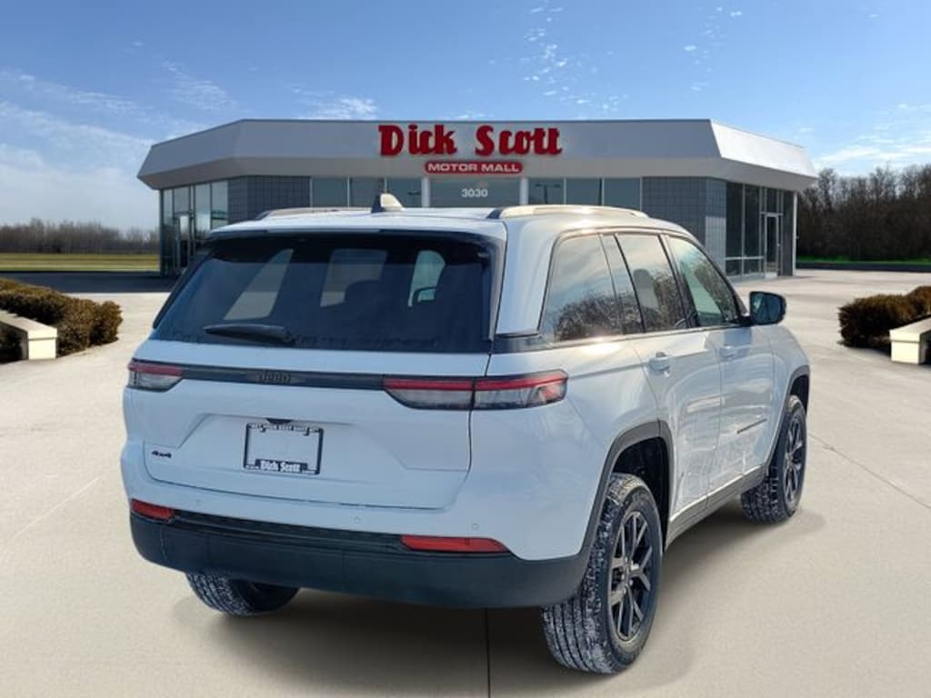 New 2025 Jeep Grand Cherokee Laredo Sport Utility