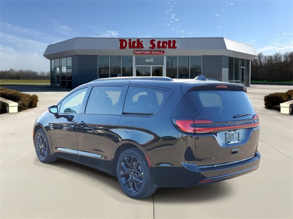New 2026 Chrysler Pacifica Select Passenger Van