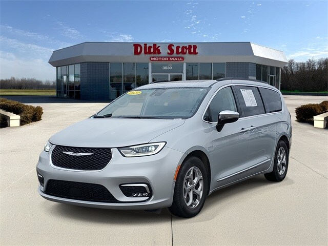 2023 Chrysler Pacifica Limited photo 2