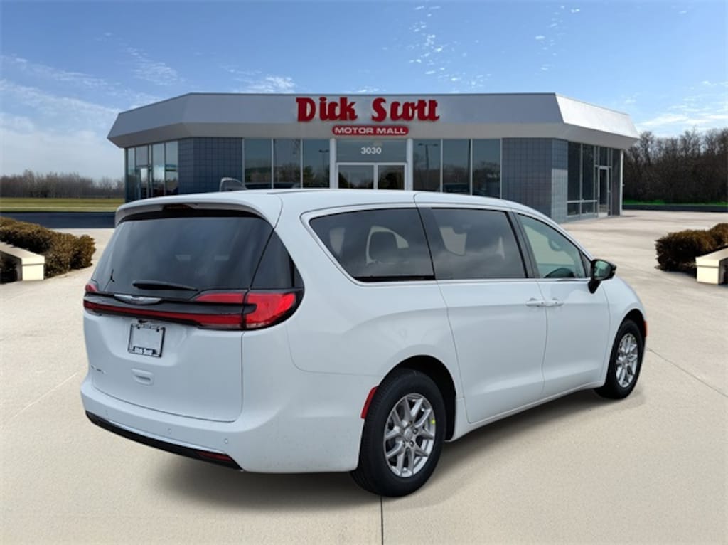 New 2026 Chrysler Pacifica Select Passenger Van