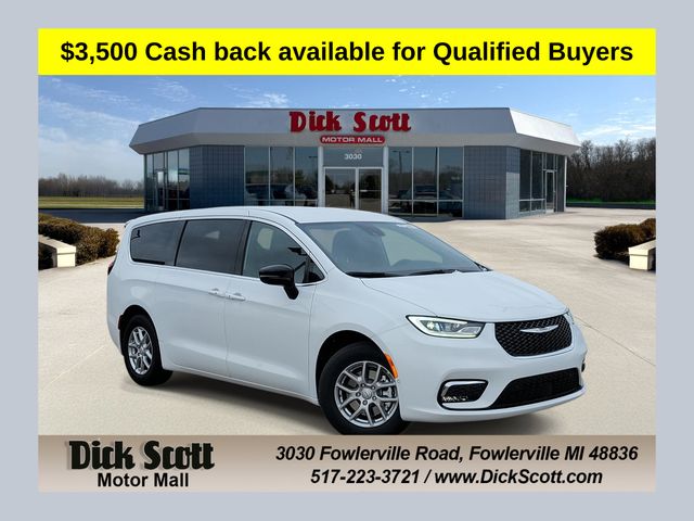 2026 Chrysler Pacifica Select's photo