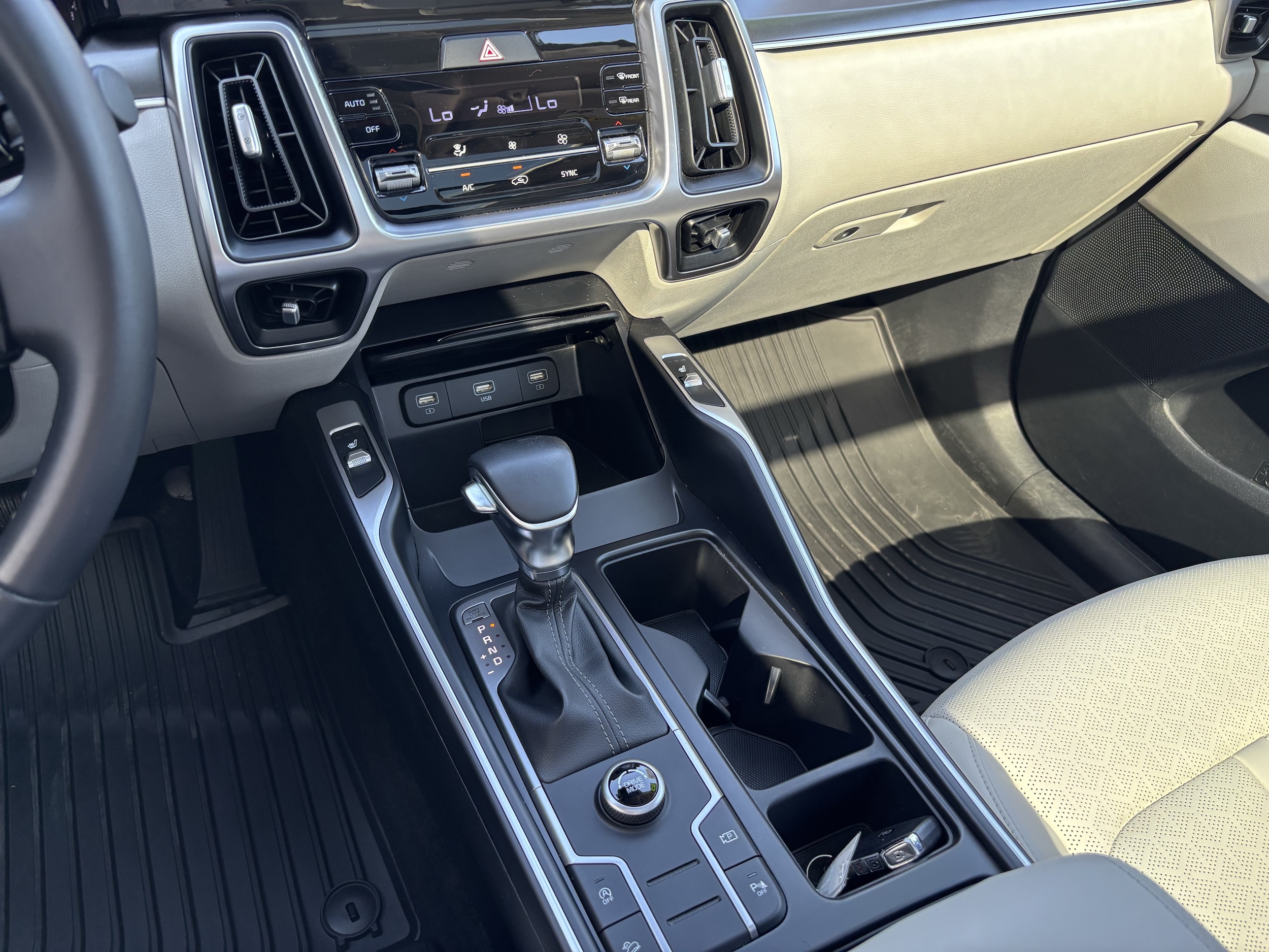2022 Kia Sorento S - Photo 13