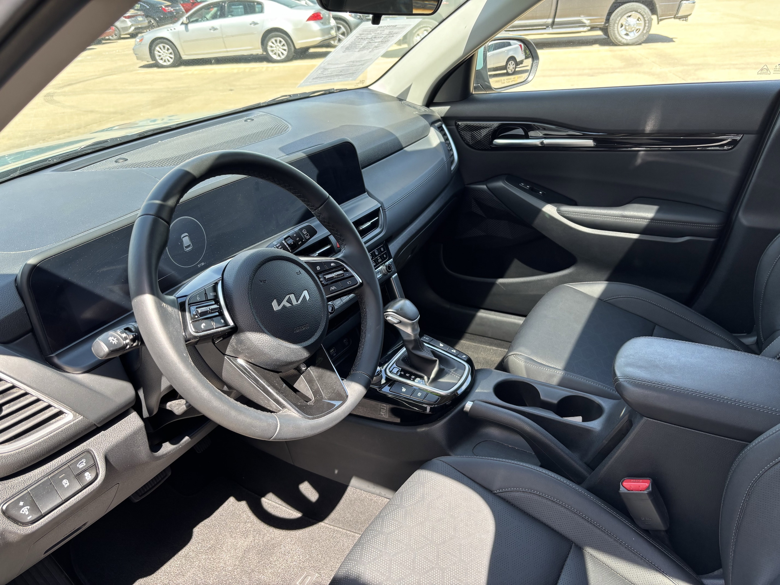 2025 Kia Seltos EX - Photo 8