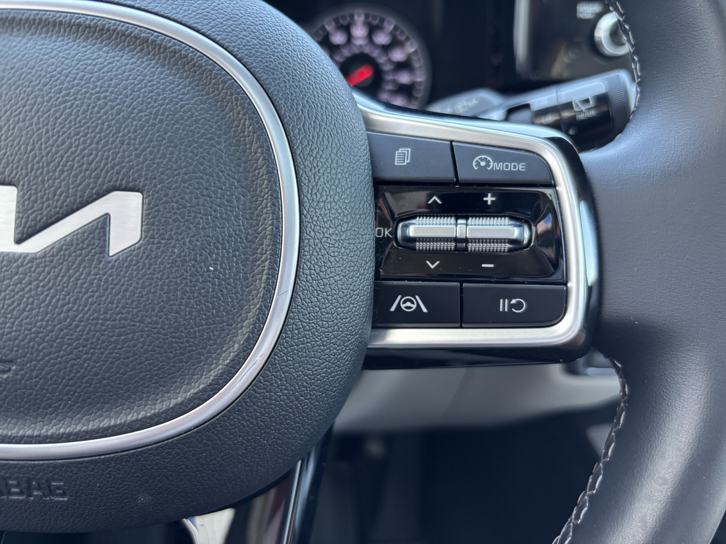 2022 Kia Sorento S - Photo 11